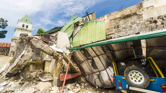 Massive Quake Hits Philippines, 4 Dead, Dozens Injured