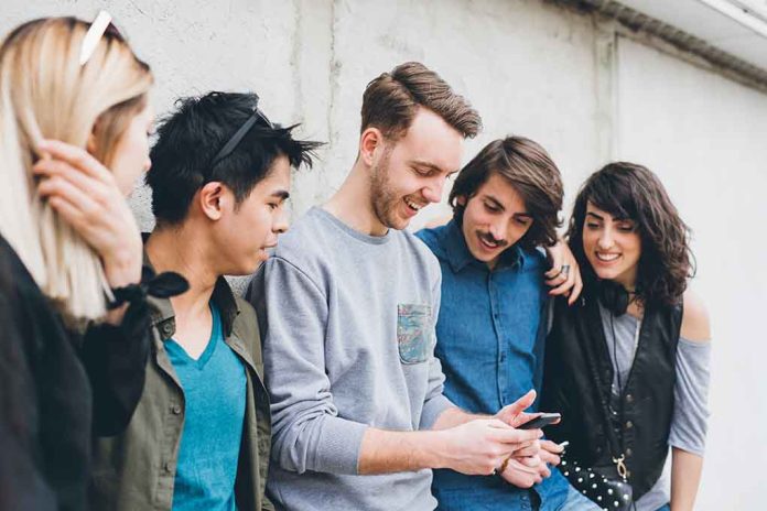 1908675214 featured image Group of friends looking at a smartphone