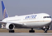 Reagan National SHUTDOWN—Threat GROUNDS FLIGHTS! United Airlines plane on the runway.