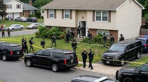shutterstock_2755604337 Law enforcement officers conducting a raid in a residential neighborhood