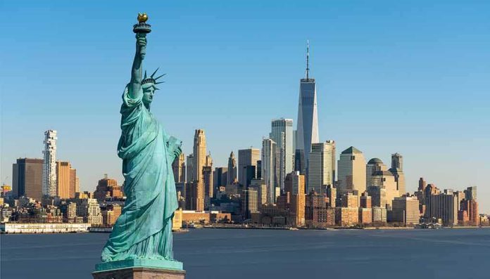 shutterstock_1507227842 Statue of Liberty with Manhattan skyline