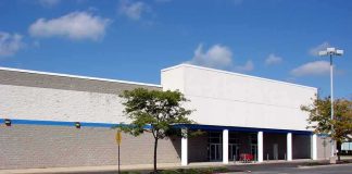 Empty retail store with blank facade and vacant parking lot