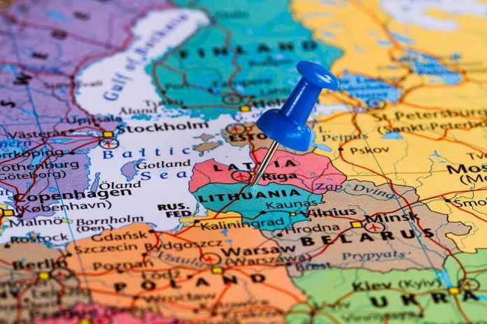 shutterstock_279507194 Map of the Baltic region with a blue pushpin marking Lithuania